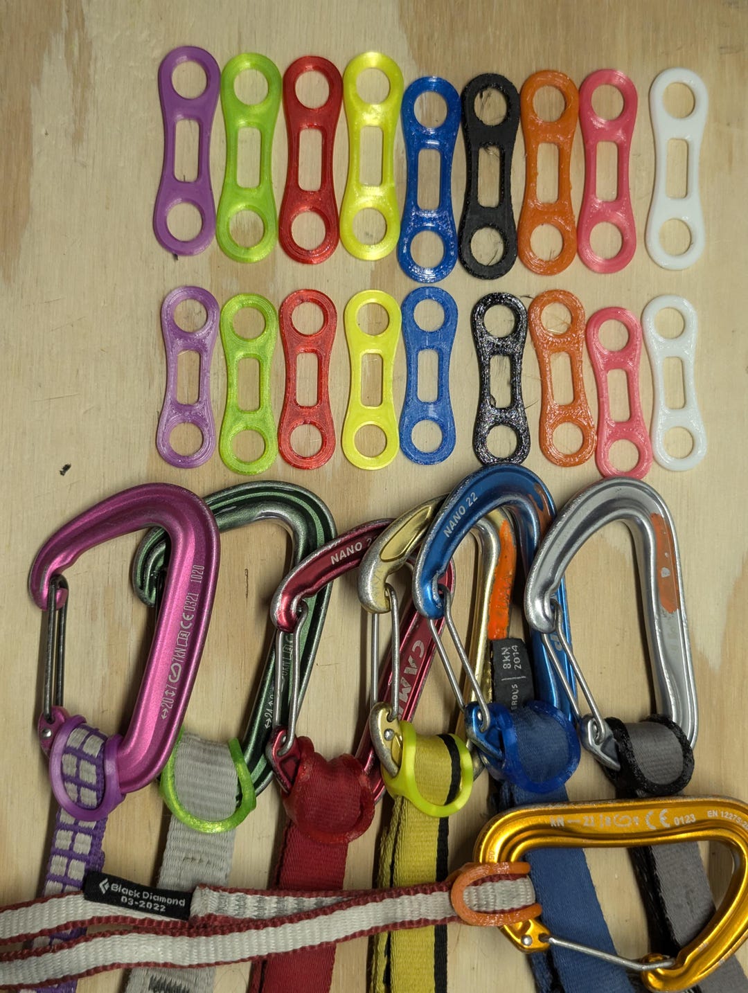 Flexible carabiner stays